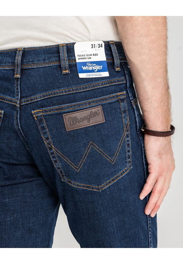 Wrangler - WRANGLER TEXAS SLIM MĘSKIE SPODNIE JEANSOWE CROSS GAME W12S8311U 112126497. Sezon: lato. Styl: elegancki, klasyczny