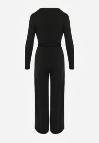 Renee - Czarny Kombinezon z Kopertowym Dekoltem Ivemie. Okazja: na imprezę, na co dzień. Kolor: czarny. Materiał: wiskoza. Styl: wizytowy, casual, klasyczny, elegancki #5