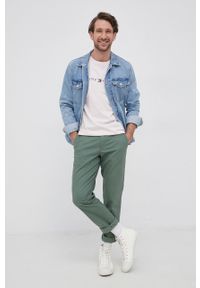 GAP Spodnie męskie kolor beżowy dopasowane. Kolor: zielony. Materiał: tkanina, materiał. Wzór: gładki #4