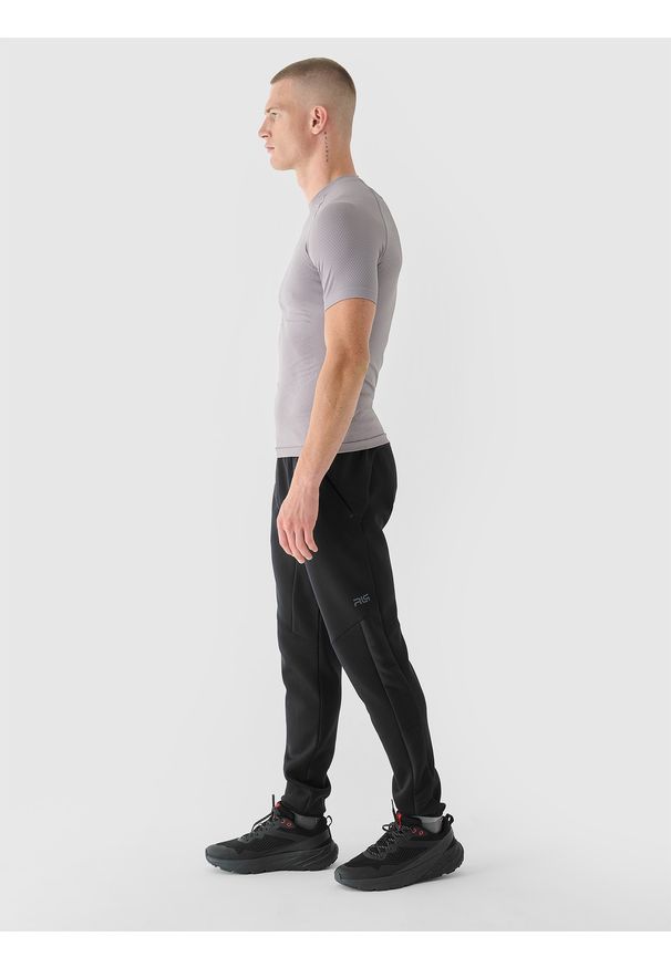 4f - 4F Spodnie treningowe szybkoschnące męskie 4F x Robert Lewandowski - czarne L. Kolor: czarny. Materiał: dzianina, poliester, materiał, włókno, elastan. Wzór: jednolity, ze splotem. Sport: fitness