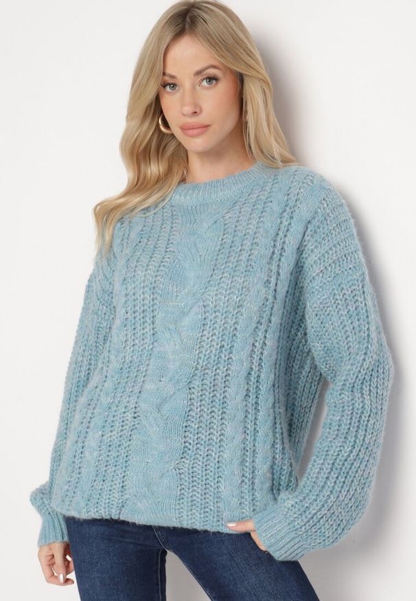 Born2be - Jasnoniebieski Sweter z Wełną z Ozdobnym Splotem Abrenevia. Kolor: niebieski. Materiał: wełna. Wzór: ze splotem. Sezon: zima