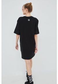 adidas Originals sukienka bawełniana HT6917 kolor czarny mini oversize. Kolor: czarny. Materiał: bawełna. Długość rękawa: krótki rękaw. Wzór: nadruk. Typ sukienki: oversize. Długość: mini #3