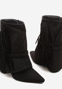 Renee - Czarne Botki Boho z Cholewką Imitującą Nogawkę i Frędzlami Zaslie. Okazja: na imprezę, na co dzień. Kolor: czarny. Materiał: jeans, skóra. Szerokość cholewki: normalna. Obcas: na obcasie. Styl: boho. Wysokość obcasa: średni #3