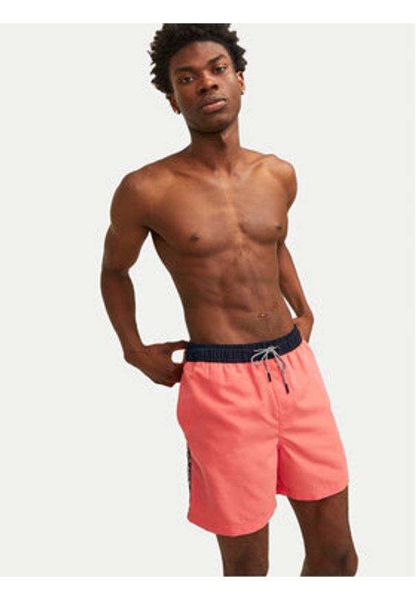Jack & Jones - Jack&Jones Szorty kąpielowe Fiji 12253129 Różowy Regular Fit. Kolor: różowy. Materiał: syntetyk