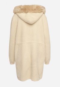 Born2be - Beżowy Płaszcz o Długim Kroju z Futrem i Ściągaczem w Talii Delirith. Okazja: na co dzień. Typ kołnierza: kaptur. Kolor: beżowy. Materiał: futro. Długość: długie. Styl: casual, elegancki #4