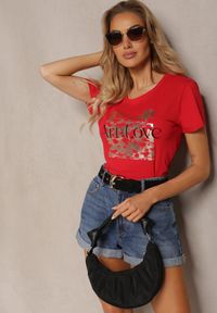 Renee - Czerwony T-shirt z Bawełny z Nadrukiem o Metalicznym Połysku Abiana. Okazja: na co dzień. Kolor: czerwony. Materiał: bawełna. Wzór: nadruk. Styl: casual, elegancki, wizytowy #4