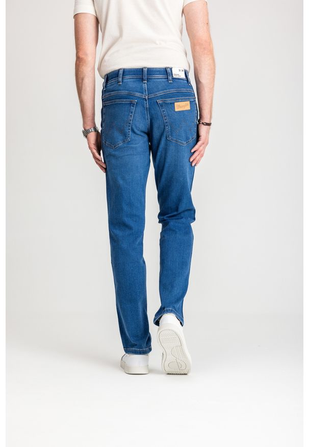 Wrangler - SPODNIE JEANSOWE MĘSKIE WRANGLER TEXAS RUSTIC 112352715. Okazja: do pracy, na co dzień. Sezon: lato. Styl: casual, klasyczny