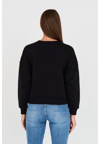 Guess - GUESS Czarna krótka bluza. Kolor: czarny. Długość: krótkie
