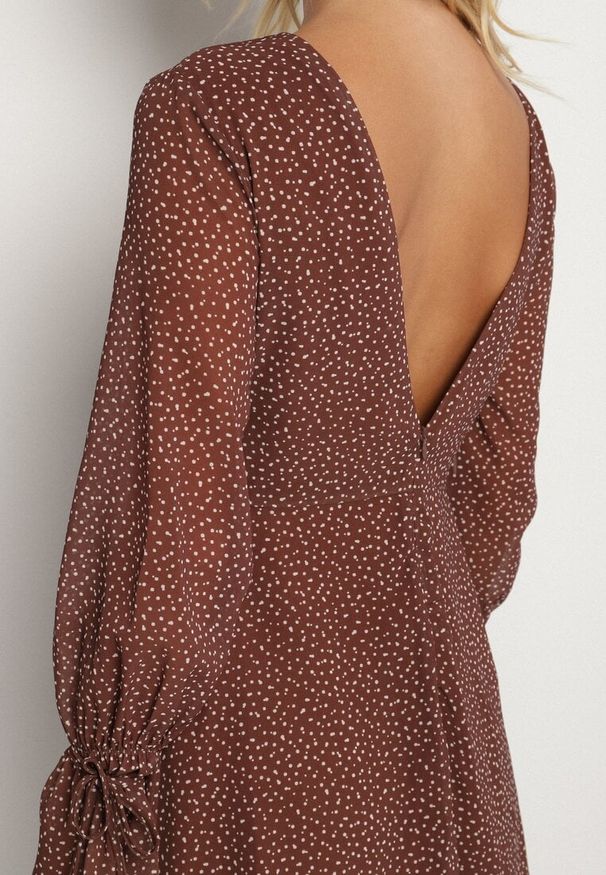 Born2be - Brązowa Rozkloszowana Sukienka Vices z Bufiastymi Rękawami w Kropki Eriane. Okazja: na co dzień. Kolor: brązowy. Wzór: kropki. Typ sukienki: proste. Styl: casual, klasyczny, elegancki