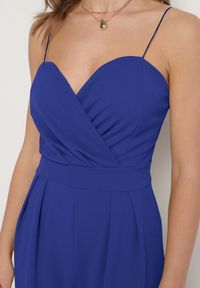 Born2be - Niebieski Kombinezon z Trójkątnym Dekoltem na Cienkich Ramiączkach Iliantia. Kolor: niebieski. Materiał: tkanina. Długość rękawa: na ramiączkach. Sezon: lato #3