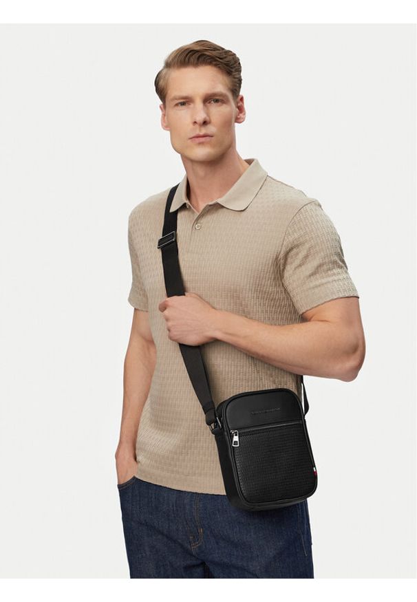 TOMMY HILFIGER - Tommy Hilfiger Saszetka Th Woven Mini Reporter AM0AM14095 Czarny. Kolor: czarny. Materiał: skóra