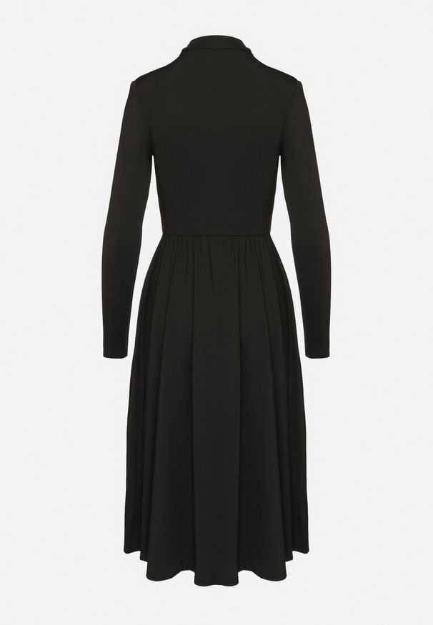 Born2be - Czarna Rozkloszowana Sukienka z Ozdobnym Wycięciem i Usztywnioną Linią Ramion Rivfedi. Okazja: na imprezę, na co dzień. Kolor: czarny. Długość rękawa: długi rękaw. Typ sukienki: proste. Styl: elegancki, casual