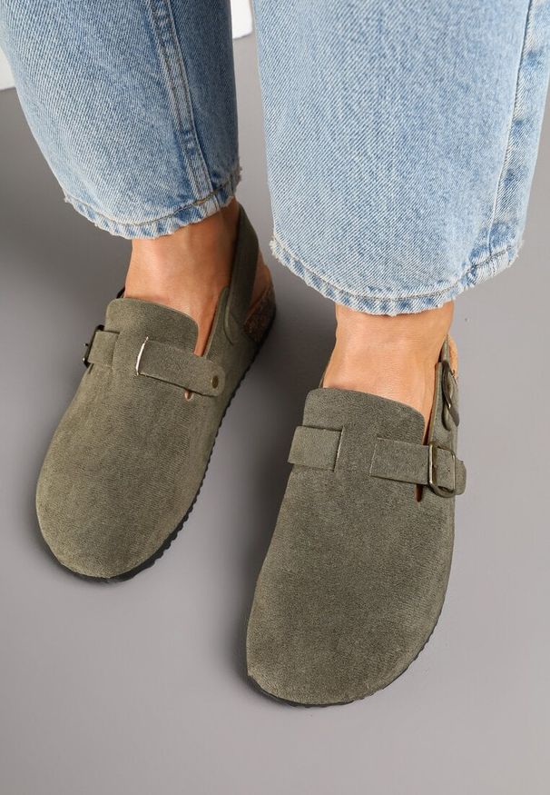 Born2be - Zielone Klapki Chodaki z Klamerką i Paskiem na Pięcie Norilsa. Okazja: na co dzień. Kolor: zielony. Materiał: jeans. Obcas: na obcasie. Styl: casual. Wysokość obcasa: niski
