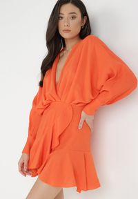 Born2be - Pomarańczowa Sukienka Appobe. Okazja: na imprezę. Typ kołnierza: dekolt w serek. Kolor: pomarańczowy. Materiał: tkanina, wiskoza. Wzór: aplikacja. Typ sukienki: kopertowe. Długość: mini #1