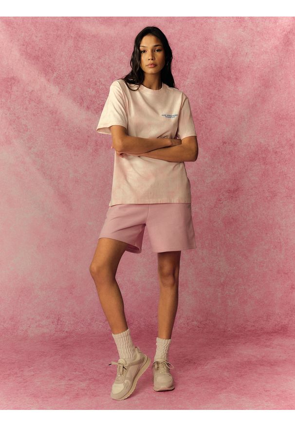 4f - 4F T-shirt oversize z nadrukiem damski - różowy L. Okazja: na co dzień. Kolor: różowy. Materiał: materiał, bawełna, jeans, dzianina. Wzór: nadruk. Styl: casual