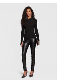 Gina Tricot Spodnie z imitacji skóry Alexia 18105 Czarny Fitted Fit. Kolor: czarny. Materiał: skóra