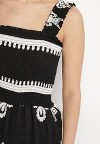 Born2be - Czarny Wiskozowy Kombinezon na Ramiączkach z Szeroką Nogawką Sonavirea. Okazja: na co dzień, na spacer. Kolor: czarny. Materiał: wiskoza. Długość rękawa: na ramiączkach. Długość: długie. Wzór: aplikacja. Styl: klasyczny, casual #5