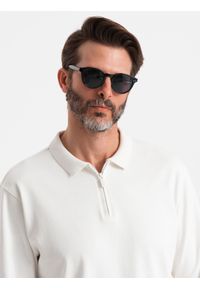 Ombre Clothing - Męski longsleeve polo z zapinanym na zamek kołnierzykiem – biały V1. Typ kołnierza: polo. Kolor: biały. Materiał: bawełna, skóra, materiał, dzianina. Długość rękawa: długi rękaw. Wzór: aplikacja. Styl: sportowy, elegancki #6