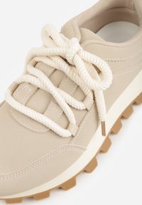 Renee - Beżowe Sneakersy na Platformie Ozdobionej Tłoczeniem Zerla. Okazja: na co dzień. Kolor: beżowy. Materiał: jeans. Wzór: aplikacja. Obcas: na platformie #9