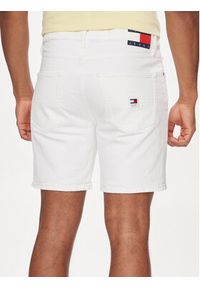 Tommy Jeans Szorty jeansowe DM0DM18790 Biały Relaxed Fit. Kolor: biały. Materiał: bawełna