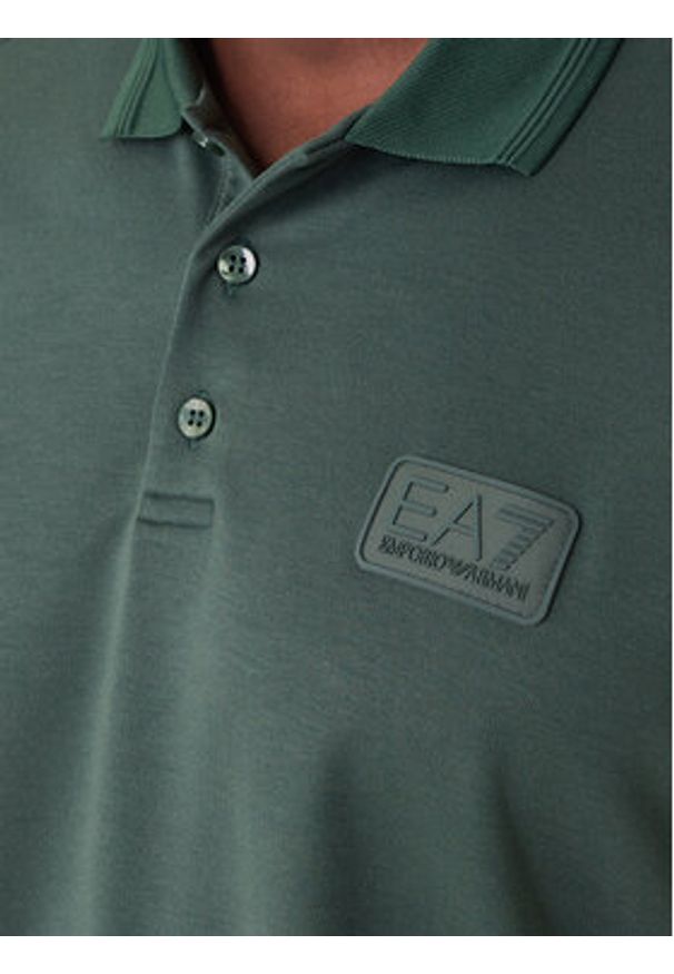 EA7 Emporio Armani Polo 7M001359 AF13862 U7260 Zielony Slim Fit. Typ kołnierza: polo. Kolor: zielony. Materiał: syntetyk