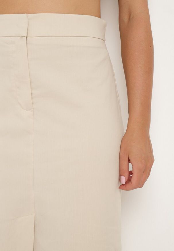 Born2be - Jasnobeżowa Spódnica Trapezowa Wimlea. Okazja: na co dzień. Kolor: beżowy. Styl: casual, elegancki, klasyczny