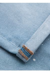 Ombre Clothing - Męskie krótkie spodenki jeansowe z przetarciami i podwiniętą nogawką – jasnoniebieskie V1. Okazja: na co dzień. Kolor: niebieski. Materiał: jeans. Długość: krótkie. Wzór: aplikacja. Sezon: lato. Styl: casual #4