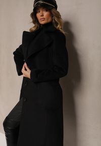Renee - Czarny Długi Płaszcz Jednorzędowy z Paskiem w Talii Zeneti. Okazja: na co dzień. Kolor: czarny. Materiał: jeans, koronka. Długość: długie. Sezon: lato. Styl: elegancki, casual, wizytowy