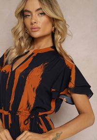 Renee - Granatowa Pudełkowa Sukienka z Ozdobnym Wzorem i Sznurkiem w Talii Sidna. Okazja: na co dzień. Kolor: niebieski. Materiał: jeans, tkanina. Typ sukienki: proste. Styl: casual, elegancki #5