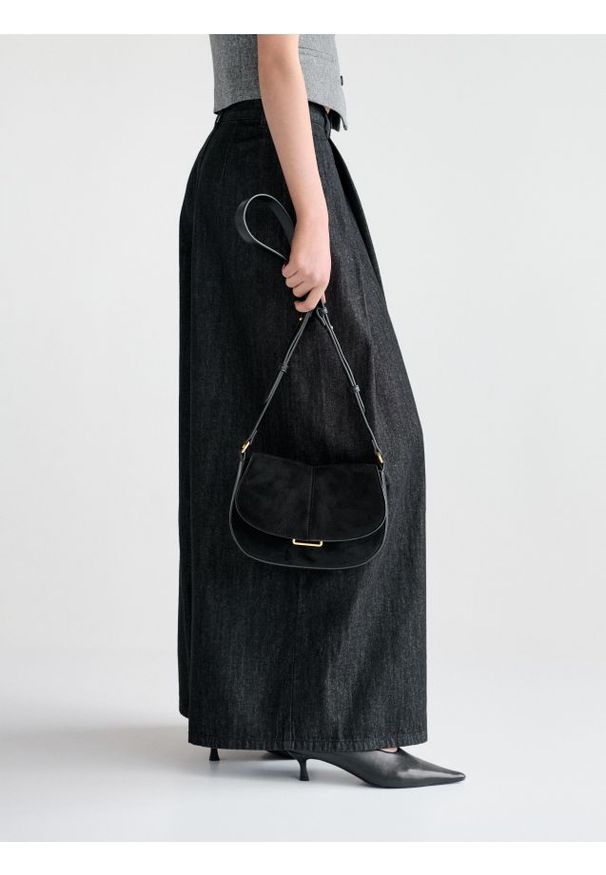 Reserved - Torebka crossbody - czarny. Kolor: czarny. Materiał: zamszowe. Styl: klasyczny