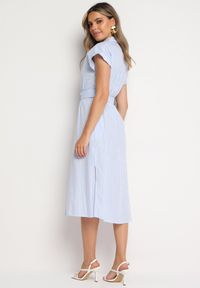 Born2be - Niebieska Bawełniana Sukienka Koszulowa z Materiałowym Paskiem w Talii Nelarinda. Typ kołnierza: kołnierzyk klasyczny. Kolor: niebieski. Materiał: bawełna, materiał. Typ sukienki: koszulowe. Styl: klasyczny, elegancki #4