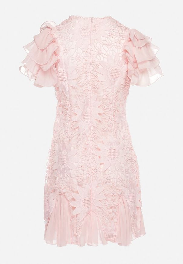 Born2be - Różowa Sukienka Mini z Koronkowymi Wstawkami i Falbankami Soffiana. Okazja: na co dzień, na imprezę. Typ kołnierza: kołnierz z falbankami. Kolor: różowy. Materiał: koronka. Długość rękawa: krótki rękaw. Wzór: koronka. Styl: casual, elegancki. Długość: mini