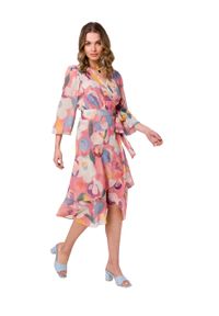 Sukienki.shop - Zwiewna sukienka szyfonowa kopertowa z wiązaniem różowa. Okazja: na randkę. Kolor: różowy. Materiał: szyfon. Typ sukienki: kopertowe. Styl: wizytowy #4