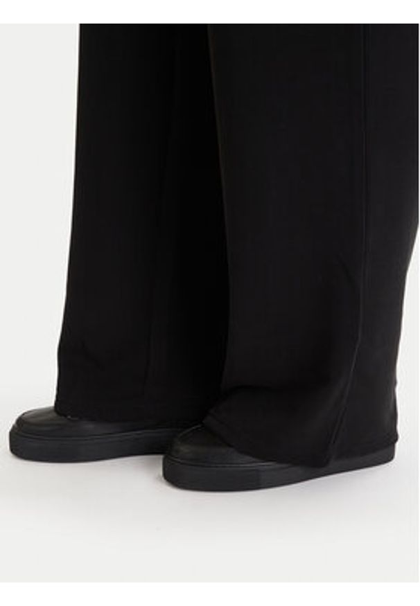 only - ONLY Spodnie dresowe Maya 15361169 Czarny Regular Fit. Kolor: czarny. Materiał: syntetyk