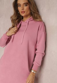 Renee - Różowa Bluza Długa z Kapturem Posetrius. Okazja: do pracy, na spotkanie biznesowe, na co dzień, na spacer. Typ kołnierza: kaptur. Kolor: różowy. Materiał: jeans, polar. Długość rękawa: długi rękaw. Długość: długie. Styl: sportowy, casual, elegancki, biznesowy