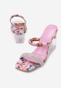 Born2be - Różowe Klapki Ampeope. Kolor: różowy. Wzór: kolorowy, nadruk, aplikacja. Obcas: na obcasie. Wysokość obcasa: średni #5