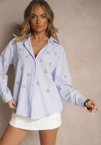 Renee - Niebiesko-Czerwona Koszula Oversize w Prążki Zdobiona Haftem w Serca Nitavela. Okazja: na co dzień. Kolor: niebieski. Materiał: jeans. Długość rękawa: długi rękaw. Długość: długie. Wzór: aplikacja, prążki, haft. Styl: elegancki, casual #3
