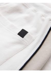 Ombre Clothing - Męskie krótkie spodenki dresowe w szerokie pasy – złamana biel V1 - Rozmiar: L. Okazja: na co dzień. Kolor: biały. Materiał: dresówka. Długość: krótkie. Styl: sportowy, casual #7