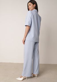 Born2be - Jasnoniebieski Garniturowy Komplet Marynarka na Krótki Rękaw i Szerokie Spodnie Amalilia. Kolor: niebieski. Materiał: szyfon #3