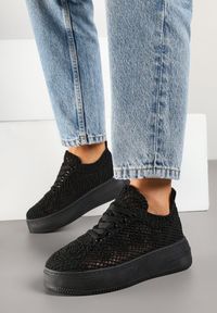 Renee - Czarne Sneakersy na Platformie z Ażurowym Wykończeniem Isdisane. Okazja: na co dzień. Zapięcie: sznurówki. Kolor: czarny. Materiał: jeans. Wzór: ażurowy. Obcas: na platformie #6