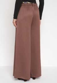 Born2be - Brązowe Spodnie o Szerokim Kroju Ozdobione Paskiem Tusrina. Okazja: na co dzień. Kolor: brązowy. Materiał: jeans. Wzór: aplikacja. Styl: casual, elegancki, klasyczny #4