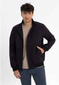 Volcano - Lekka kurtka J-TEGABO. Okazja: na co dzień. Typ kołnierza: kołnierzyk stójkowy. Kolekcja: plus size. Materiał: dzianina, materiał. Wzór: gładki. Sezon: wiosna, jesień. Styl: casual, klasyczny #1