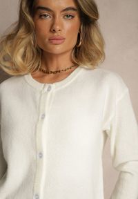 Renee - Biały Klasyczny Kardigan z Zaokrąglonym Dekoltem Reonira. Okazja: na co dzień. Kolor: biały. Materiał: jeans. Styl: klasyczny #4