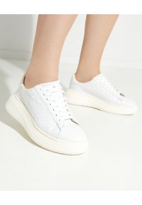 MOA Concept - MOA CONCEPT - Sneakersy z przeszyciami z Myszką Miki. Nosek buta: okrągły. Kolor: biały. Materiał: guma. Wzór: nadruk #1