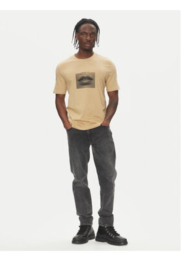 Hugo - HUGO T-Shirt Deterni 50544496 Beżowy Regular Fit. Kolor: beżowy. Materiał: bawełna