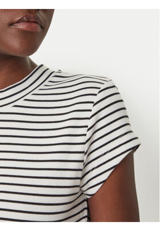 Calvin Klein Jeans T-Shirt LV047F833G Czarny Slim Fit. Kolor: czarny. Materiał: bawełna