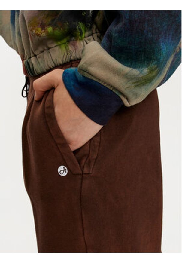 Deha Spodnie dresowe C12165 Brązowy Regular Fit. Kolor: brązowy. Materiał: bawełna