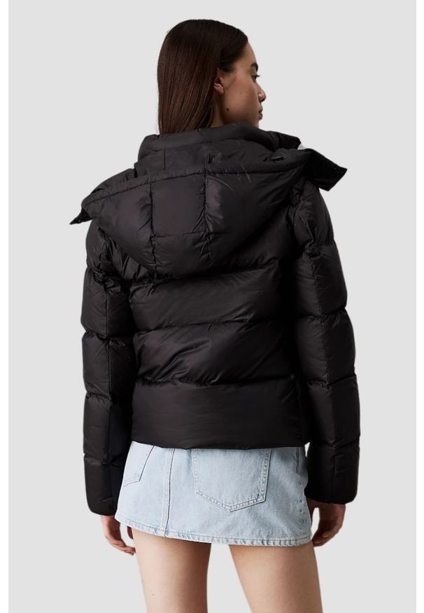 Calvin Klein - CALVIN KLEIN Czarna damska kurtka z kapturem. Typ kołnierza: kaptur. Kolor: czarny