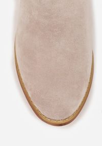 Renee - Jasnobeżowe Botki Kowbojki Vices na Słupku z Geometrycznym Motywem Sarori. Kolor: beżowy. Materiał: jeans. Wzór: geometria. Obcas: na słupku. Styl: elegancki. Wysokość obcasa: średni #8