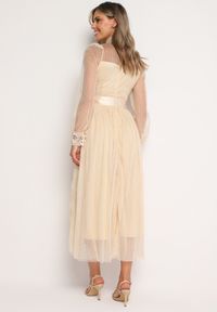 Born2be - Jasnobeżowa Rozkloszowana Sukienka Maxi z Siateczki Ozdobiona Koronką Vireln. Kolor: beżowy. Materiał: koronka. Wzór: aplikacja, koronka. Długość: maxi #2